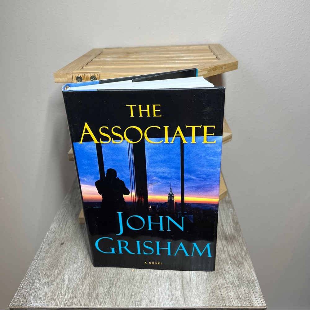 First Edition Hardcover “The Associate” John Grisham Dust Jacket 2009 EUC